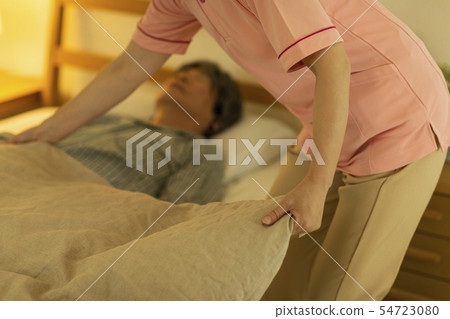 Going to bed Going to bed 54723080
