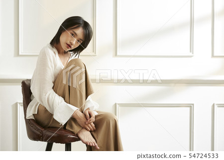 Mode Fashion Portrait Mode Fashion Portrait 54724533