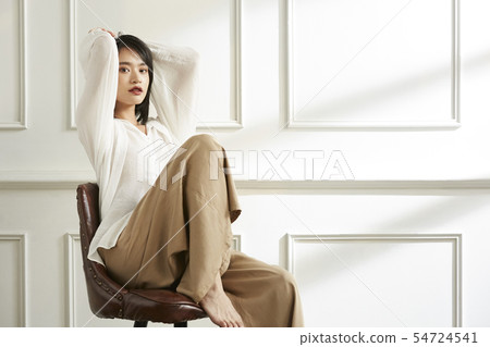 Mode Fashion Portrait Mode Fashion Portrait 54724541