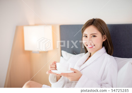 woman enjoy coffee in morning 54725285