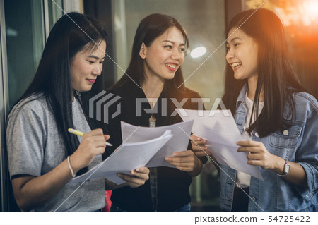 asian younger woman freelance talking with toothy 54725422