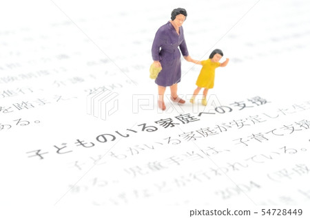 支持有孩子的家庭 54728449