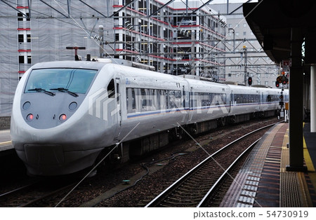 北陸幹線，離開金澤站的限定快車（681系列） 54730919