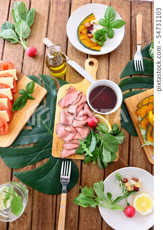 Table Monstera Leaf Baked Vegetable Roast Beef Caprese 54731103