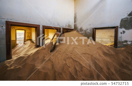 Ruins of a house filled with sand in the mining town Kolmanskop, Namibia 54732715