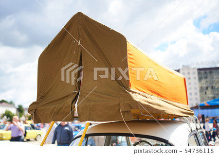 Tent on the top trunk of a car 54736118