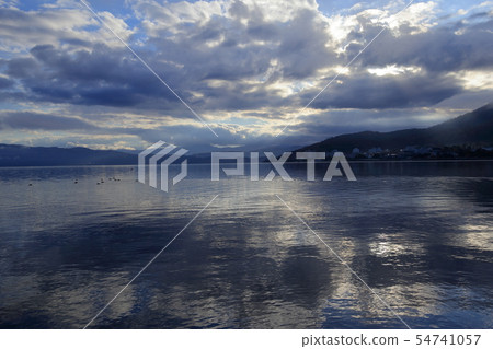 北海道,洞爺湖的秋天和清早風景 北海道,洞爺湖的秋天和清早風景 54741057
