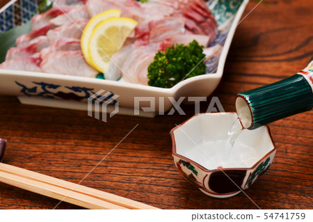 Sake and eat Sake while drinking sake in Kutani 54741759