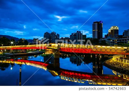 臺灣高雄愛河之心夜景 Kaohsiung River, Taiwan, Asia 臺灣高雄愛河之心夜景 Kaohsiung River, Taiwan, Asia 54742983