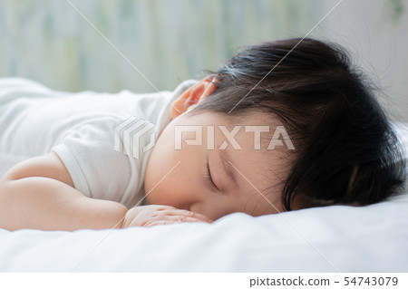 Baby to take a nap 54743079