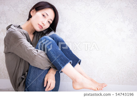 女人的生活方式舉行膝蓋 54743196