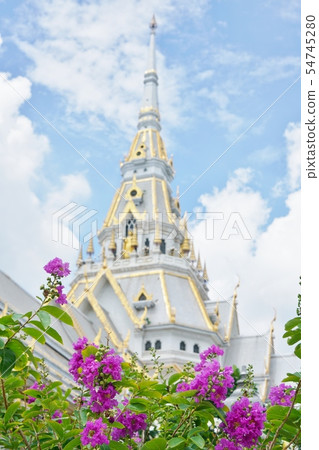 寺廟“Wat Sathorn”在Chachongsao省，泰國 54745280