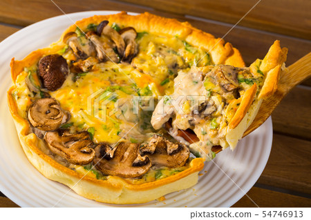 Shortcrust pastry pie with mushrooms Shortcrust pastry pie with mushrooms 54746913