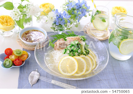 Lemon cold noodle steamed chicken Lemon cold noodle steamed chicken 54750065