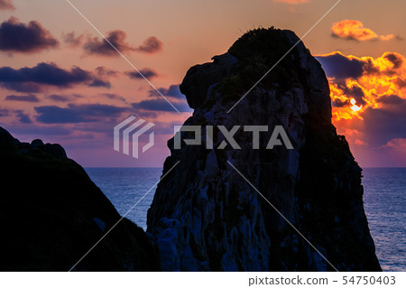 Sunset of Saruiwa [Iki City, Nagasaki Prefecture] 54750403