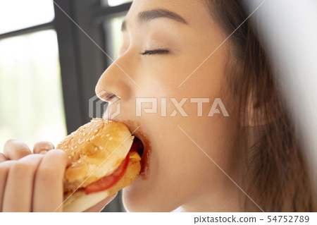 Woman lifestyle gourmet 54752789