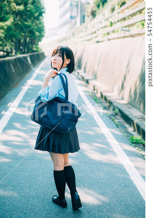 High school student image of visiting school 54754455