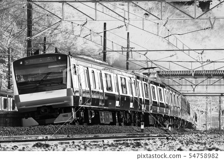 E233 commuter train image 54758982