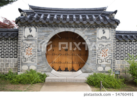 The Chinese Gate of Hanok The Chinese Gate of Hanok 54760491