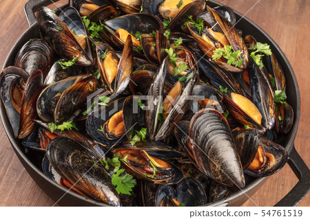 Marinara mussels, mules mariniere, in a braizer, close-up view Marinara mussels, mules mariniere, in a braizer, close-up view 54761519