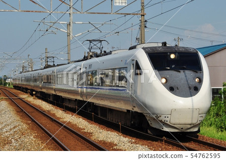 Express Thunderbird (system 681) passing Hokuriku Main Line and Nishi Takaoka Station 54762595