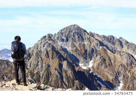 登山者挑戰山。 54763475