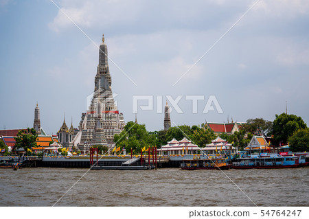 Wat Arun temple in Bangkok, Thailand Wat Arun temple in Bangkok, Thailand 54764247