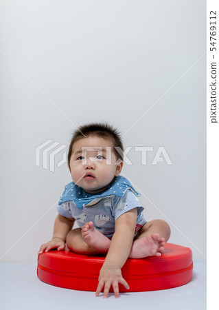 Sitting baby 54769112
