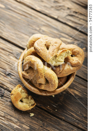 Traditional Italian bread taralli 54773163