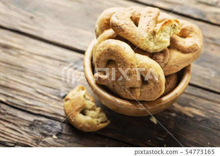 Traditional Italian bread taralli 54773165