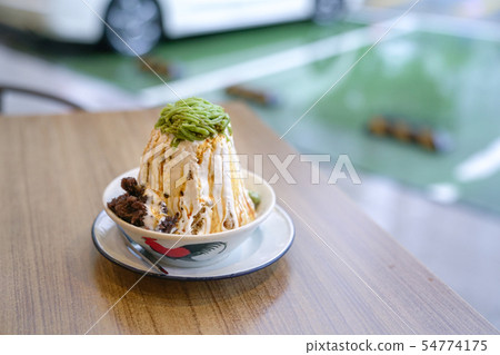 Cendol, an iced sweet dessert, very popular in Cendol, an iced sweet dessert, very popular in 54774175