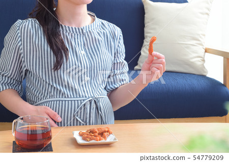 Pregnant woman's snack 54779209