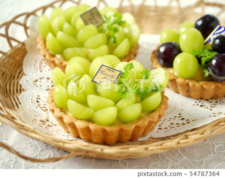 Shine Muscat & Nagano Purple Tart 54787364