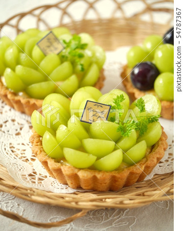 Shine Muscat & Nagano Purple Tart (Up) 54787367