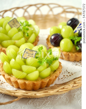 Shine Muscat & Nagano Purple Tart Basket version 54787372