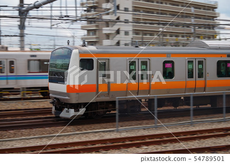 中央線在三鷹車輛中心附近來來往往 54789501