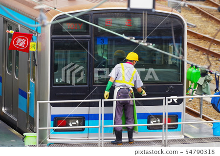在Mitaka車輛中心停車的清掃風景 在Mitaka車輛中心停車的清掃風景 54790318