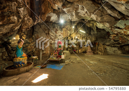Wat Tham Khao Pun寺廟在北碧，泰國 54795880