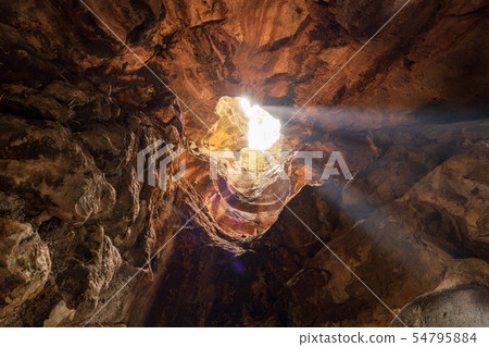 Wat Tham Khao Pun寺廟在北碧,泰國 Wat Tham Khao Pun寺廟在北碧,泰國 54795884