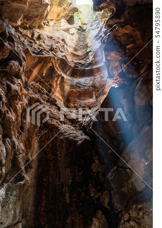 Wat Tham Khao Pun寺廟在北碧，泰國 54795890