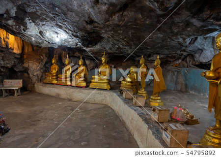 在Wat Tham Khao Pun寺廟的菩薩雕像在北碧，泰國 54795892