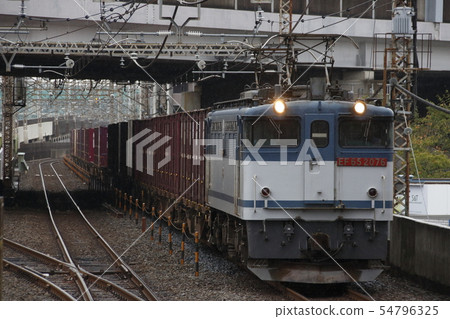 武藏野線貨運列車(由EF65系列1000牽引) 武藏野線貨運列車(由EF65系列1000牽引) 54796325