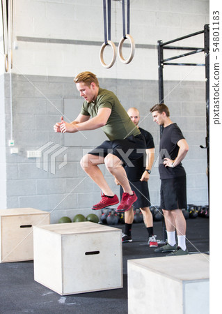 Crossfit box jump traning 54801183