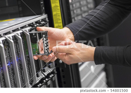 It consultant work on blade server in datacenter It consultant work on blade server in datacenter 54801500