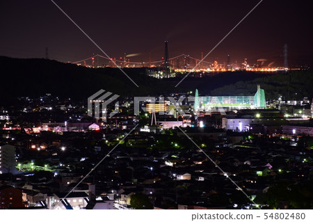 明石海峽大橋與工廠夜景重疊 54802480