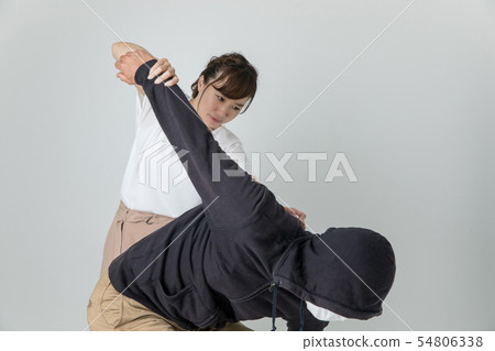 Women who defeat criminals 54806338
