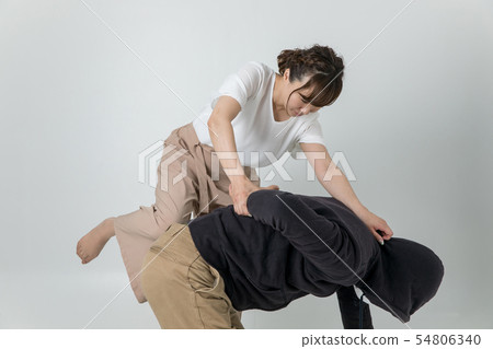 Women who defeat criminals 54806340