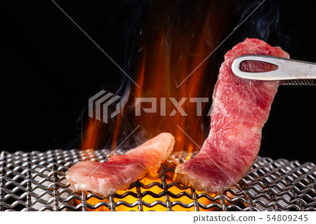 Baking meat at a yakiniku restaurant Baking meat at a yakiniku restaurant 54809245