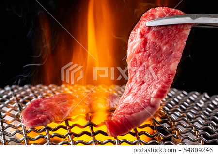Baking meat at a yakiniku restaurant Baking meat at a yakiniku restaurant 54809246