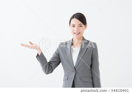 20多歲女性灰色西裝 54810401